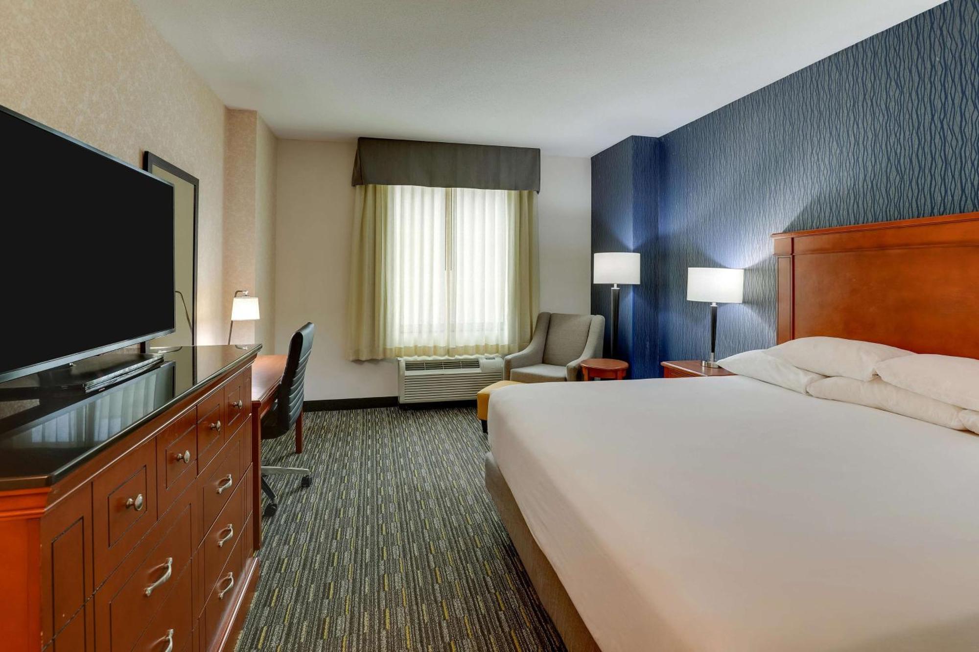 Hotel Drury & St. Louis Arnold